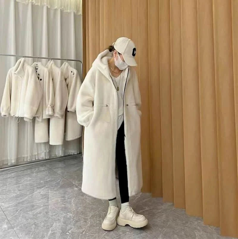 Fluffy Quilted Coats, Long Coats, Winter Fashion, Warm Outerwear, Stylish Jackets, Trendy Coats, Quilted Design, Fashionable Layers, Cold Weather Apparel, Comfortable Outerwear,