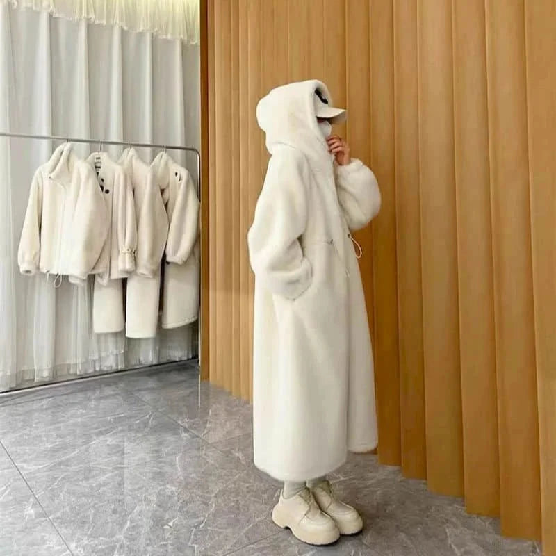 Fluffy Quilted Coats, Long Coats, Winter Fashion, Warm Outerwear, Stylish Jackets, Trendy Coats, Quilted Design, Fashionable Layers, Cold Weather Apparel, Comfortable Outerwear,